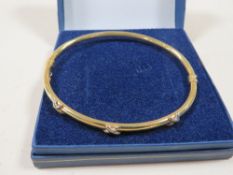 A 9CT GOLD BANGLE MARKED 375, APPROX WEIGHT 4.4g