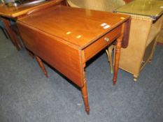 AN ANTIQUE MAHOGANY PEMBROKE TABLE
