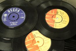 A COLLECTION OF ASSORTED SINGLE RECORDS, CDs AND VINTAGE CASSETTE TAPES ETC