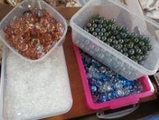 A COLLECTION OF FLORAL / FLOWER ARRANGING / DECORATIVE GLASS MARBLES AND PEBBLES ETC