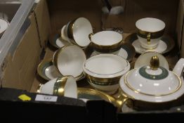 A TRAY OF MINTON 'IMPERIAL GOLD' TEA WARE TO INCLUDE A CAKE PLATE, TEAPOT, CUPS AND SAUCERS ETC