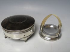 A HALLMARKED SILVER AND TORTOISESHELL LIDDED TRINKET - BIRMINGHAM 1919, makers mark for Deakin &