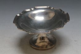 A SMALL HALLMARKED SILVER COMPORT BY WILLIAM NEALE AND SON LTD - BIRMINGHAM 1930, approx weight