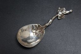 A SCOTTISH SILVER ORNATE HALLMARKED SILVER CADDY SPOON BY MARSHALL & SON, of George Street,