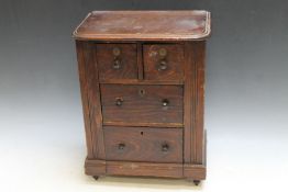 A TABLE TOP MAHOGANY CHEST OF DRAWS CONTAINING A SHELL COLLECTION, H 43 cm