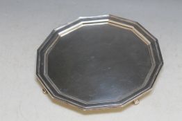 A HALLMARKED SILVER SALVER BY ATKIN BROTHERS - SHEFFIELD 1932, approx weight 570g , Dia 26 cm