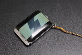 AN ART DECO ENAMEL PURSE WATCH, W 4.5 cm