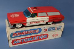 BOXED PICO No. 45 AUTOMATIC BATTERY OPERATED PARQUE DE BOMBEROS TIN PLATE CAR, made in Spain