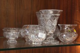 A SMALL SELECTION OF CUT GLASSWARE TO INCLUDE A WATERFORD CRYSTAL BOWL