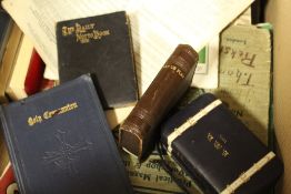 A BOX OF VINTAGE BOOKS AND MAGAZINES ETC TO INCLUDE POCKET BIBLES