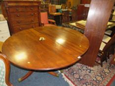 A GEORGIAN MAHOGANY D-END DINING TABLE WITH ONE SPARE LEAF L-154 CM EXTENDED L-193 CM
