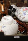 A TRAY OF ASSORTED CERAMICS TO INCLUDE A LARGE WEDGWOOD VASE, BINOCULARS ETC
