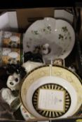 A TRAY OF ASSORTED CERAMICS TO INCLUDE A ROYAL WORCESTER BOWL