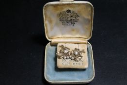 A PAIR OF 9CT GOLD CULTURED PEARL VINTAGE EARRINGS