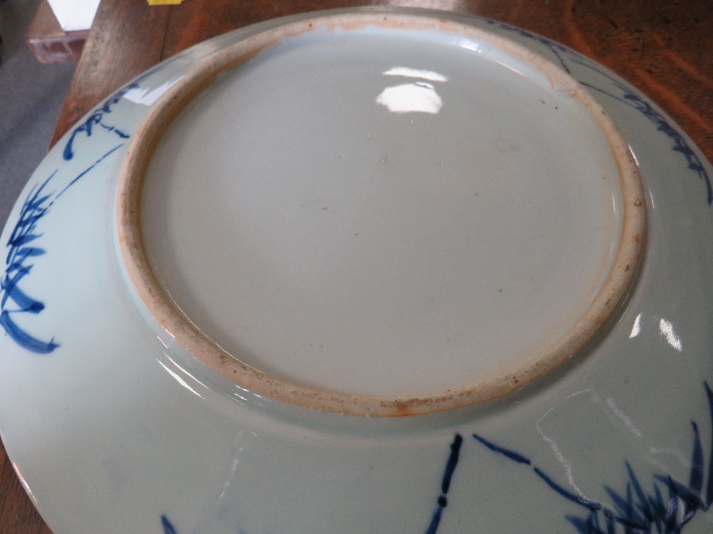 A TRAY OF ASSORTED ORIENTAL BLUE AND WHITE CERAMICS ETC - Image 5 of 5