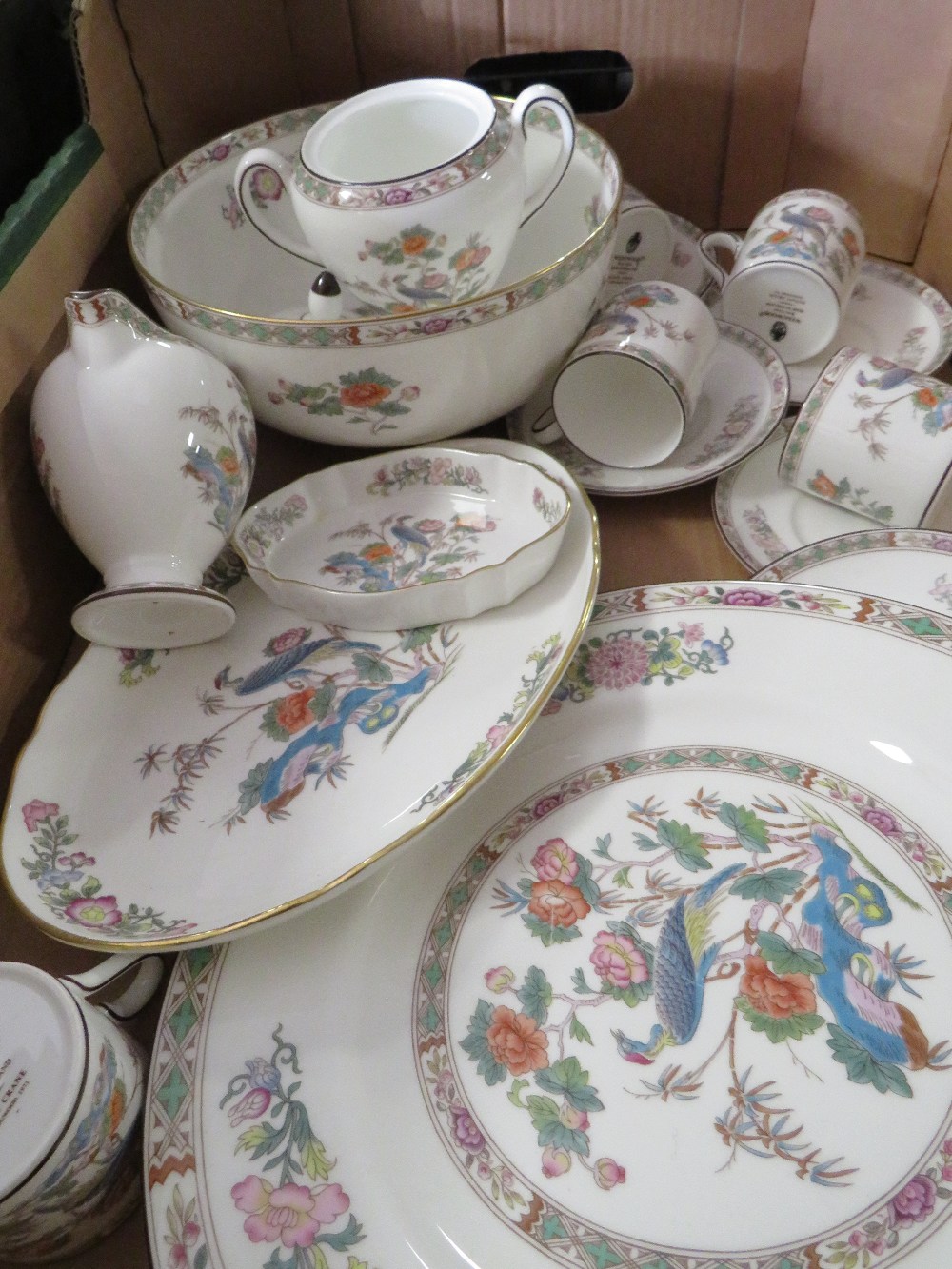 TWO TRAYS OF WEDGWOOD 'KUTANI CRANE' PATTERN COFFEE SET, DECORATIVE VASES, TRINKETS ETC - Image 7 of 7
