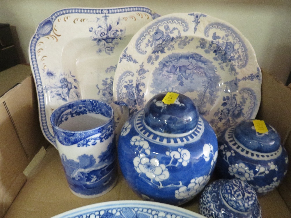 A TRAY OF ASSORTED ORIENTAL BLUE AND WHITE CERAMICS ETC - Image 2 of 5