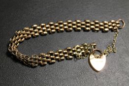 A 9CT GOLD GATE BRACELET, APPROX WEIGHT 10G