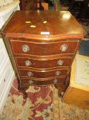 A SMALL REPRODUCTION MAHOGANY BEDSIDE CHEST H-74 W-41 CM