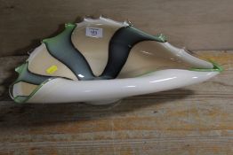 AN ART / STUDIO GLASS TABLE CENTREPIECE