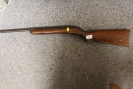 A VINTAGE B.S.A AIR RIFLE No. B62342