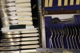 A TRAY OF ASSORTED FLATWARE TO INC CASED SETS ETC