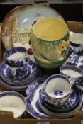 A TRAY OF ASSORTED CERAMICS TO INCLUDE ROYAL DOULTON BALLOON SELLER PLATES, EARLY BLUE AND WHITE