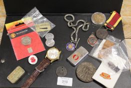 A BAG OF COLLECTABLES TO INCLUDE COINS AND WATCHES