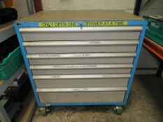 A LARGE STEEL SEVEN DRAWER WORKSHOP CABINET ON CASTOR WHEELS - W 92 cm, D 62 cm, H 98 cm