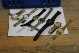 A TRAY OF ASSORTED WRIST WATCHES
