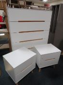 A MODERN WHITE GLOSS FIVE DRAWER CHEST H-118 W-89 CM AND A PAIR OF BEDSIDES (3)