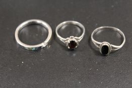 THREE VINTAGE SILVER GEMSTONE RINGS TO INC GARNET