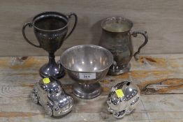A HALLMARKED SILVER TWIN HANDLED TROPHY, APPROX WEIGHT 197.6G TOGETHER WITH A SILVER PLATED
