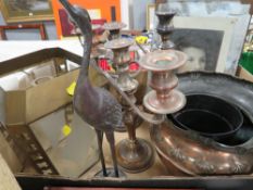 A TRAY OF ASSORTED METALWARE TO INC ART NOUVEAU COPPER JARDINIERE, ORIENTAL TYPE BIRD ETC