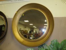 A LARGE CIRCULAR GOLD WALL MIRROR DIA. 88 CM