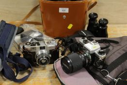 A COLLECTION OF BINOCULARS AND PHOTOGRAPHIC EQUIPMENT TO INCLUDE A SET OF PROLOISIRS 12X50 CASED