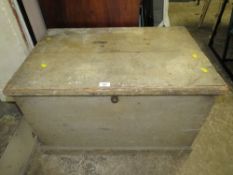 AN ANTIQUE PINE TWIN HANDLED PINE TOOL BOX W-80 CM