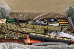 TWO TRAYS OF MODEL RAILWAY AND ACCESSORIES TO INCLUDE A HORNBY DUBLO PART TRAIN SET, ROLLING STOCK