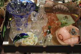 A TRAY OF ASSORTED GLASSWARE TO INC BLUE FLASHCUT VASE, DECANTERS ETC