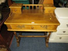 A MODERN LADIES STYLE SMALL DESK W-80 CM