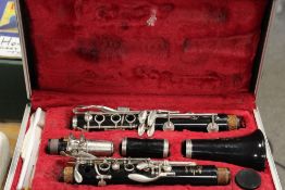A BOOSEY & HAWKES CLARINET IN TRAVEL HARD CASE WITH A SELECTION OF CLARINET MAGAZINES