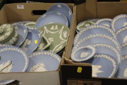 TWO TRAYS OF WEDGWOOD JASPERWARE TO INCLUDE BLUE AND WHITE CHRISTMAS PLATES ETC