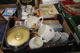 TWO TRAYS OF CHINA AND GLASS TOGETHER WITH A DRESSING TABLE HAIR SET (TRAYS NOT INCLUDED)