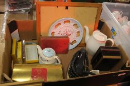 A BOX OF COLLECTABLES TO INCLUDE A VINTAGE IRON