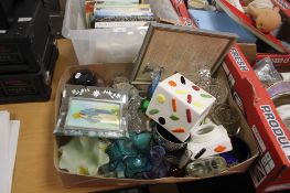 TRAY OF GLASS WARE TO INCLUDED HANKERCHIEF BASKETS, ORNAMENTS, PICTURES, STORAGE JARS ETC(TRAY NOT