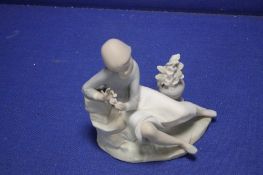 A LLADRO FIGURINE