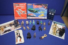 A COLLECTION OF SCI-FI INTEREST TO INCLUDE STAR WARS FIGURES A DR WHO TARDIS MONEYBOX,