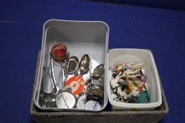 A TRAY OF COLLECTABLES TO INCLUDE PLASTIC FIGURES, BADGES, SPOONS ETC