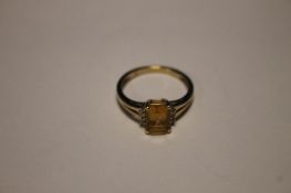A 9CT GOLD LADIES RING