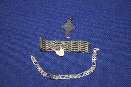 VINTAGE SILVER JEWELLERY TO INCLUDE CELTIC CROSS, A GATE BRACELET ETC